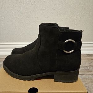 Women's Boots Size 7 Wide